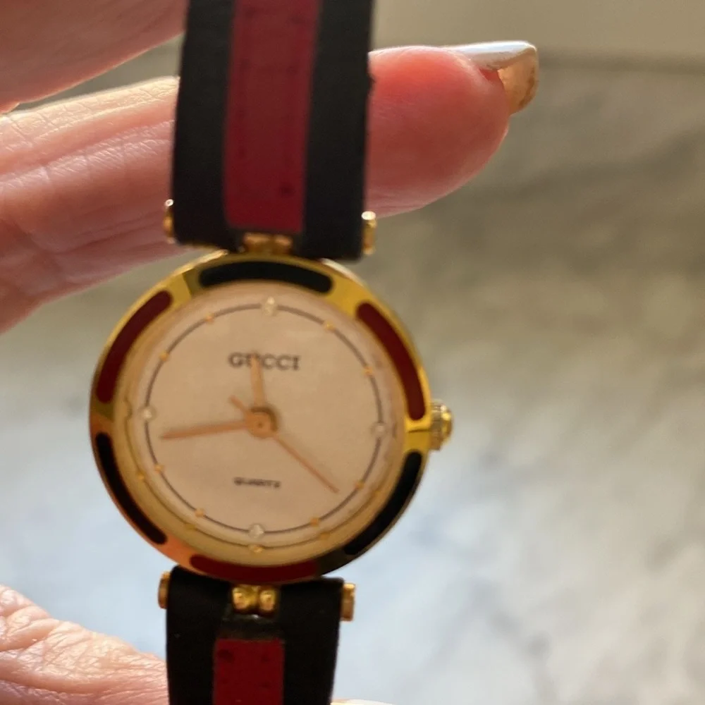Gucci Women’s classic watch